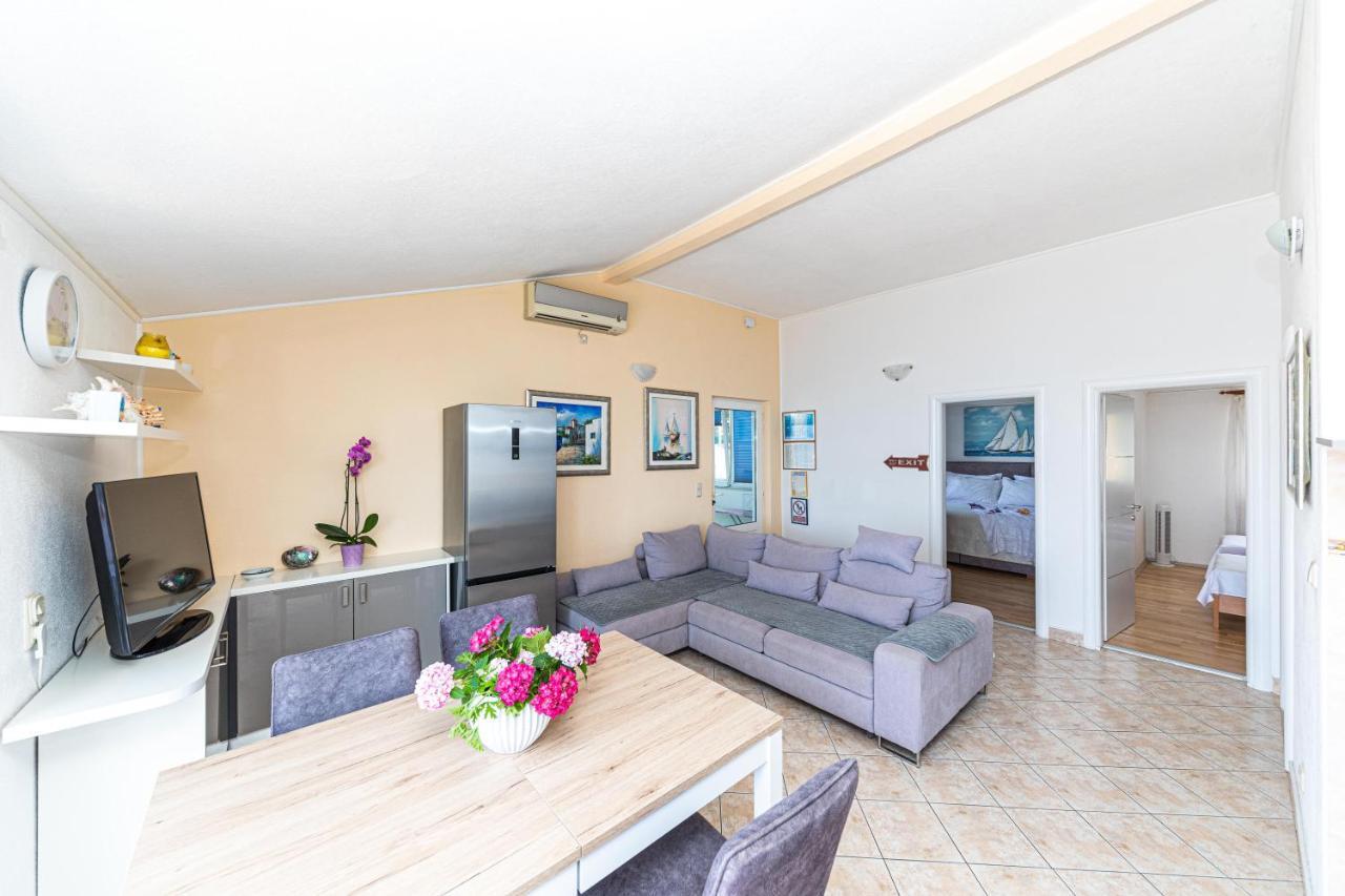 Apartments Villa Nea Leona Trogir Exterior foto
